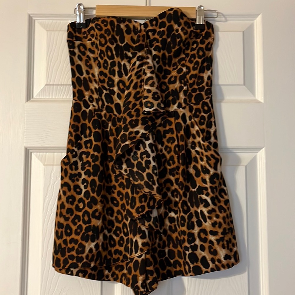 🐆 NWT EXPRESS ROMPER.. WITH POCKETS! 🐆